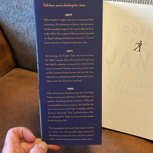 Like NEW Great 387 Page Read . - Picture 4 of 4